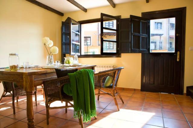Apartamentos ซันติยานาเดลมาร์ ภายนอก รูปภาพ